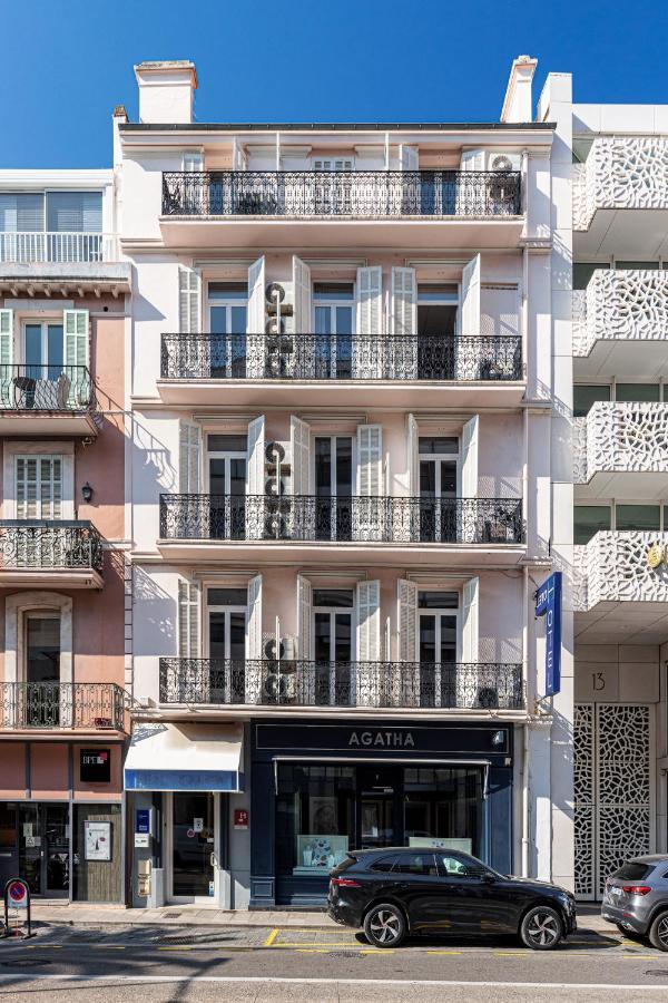 Modern Waikiki Hotel Cannes